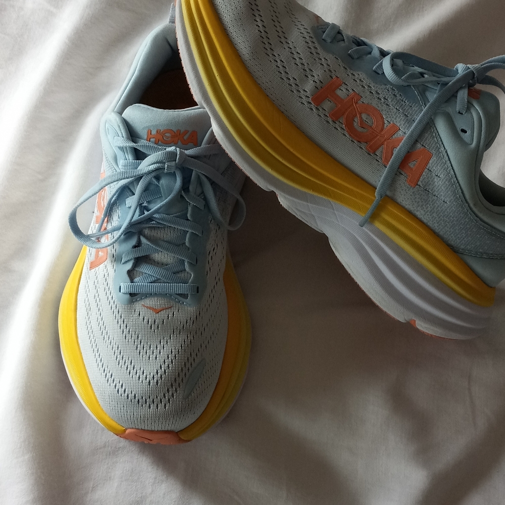 HOKA sz: 7.5 Wide Bondi 8